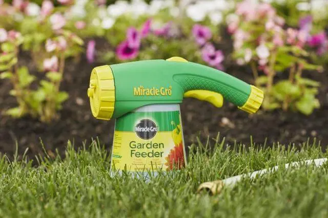 Miracle-Gro® Garden Feeder 2