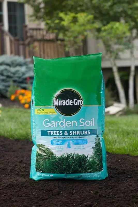 Miracle-Gro® Garden Soil For Trees & Shrubs 2