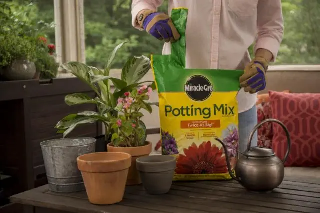 Scotts Miracle-Gro® Potting Mix 2