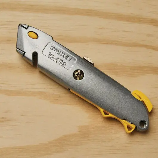 Stanley Black & Decker 6-3/8 In Quick Change Retractable Utility Knife 1